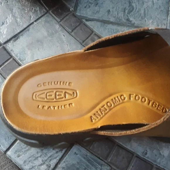 NEW MENS KEEN SANDLES - Picture 3 of 7